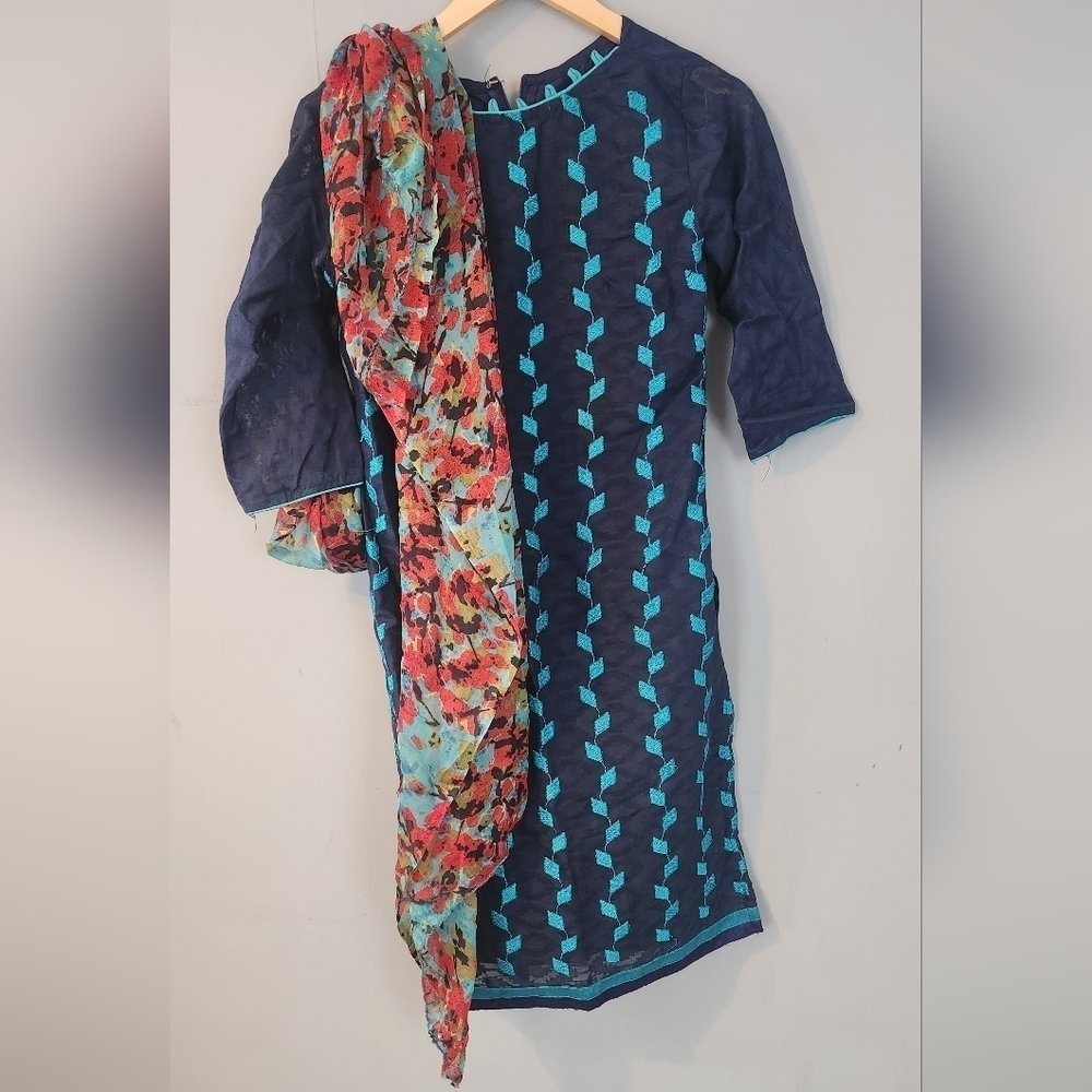 3 piece salwar kameez with dupatta size SM. chest sz 36.